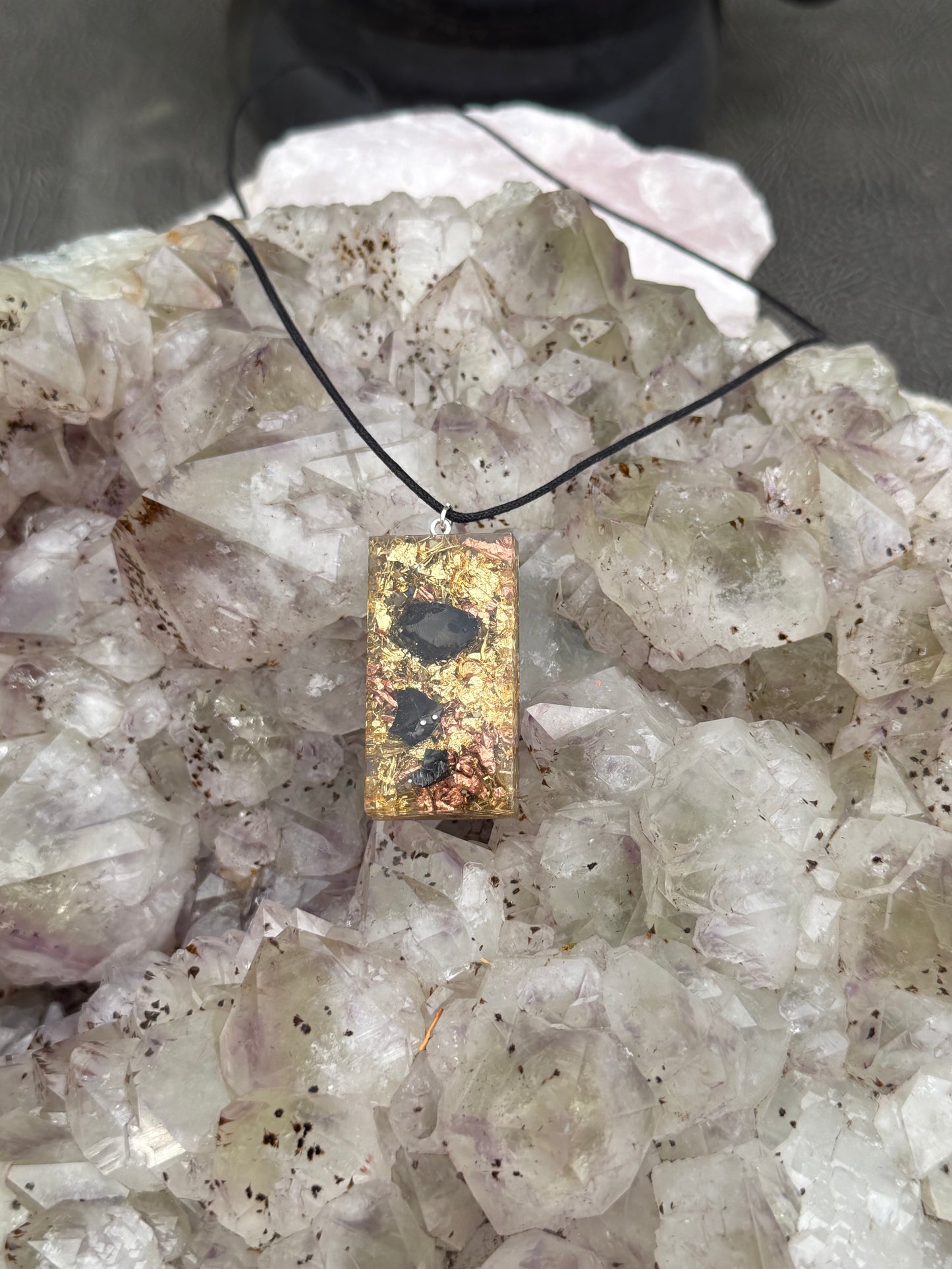 Orgonit Manifestation Amulett „Schungitus“ Gold - Edelschungit