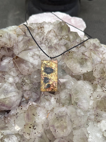 Orgonit Manifestation Amulett „Schungitus“ Gold - Edelschungit