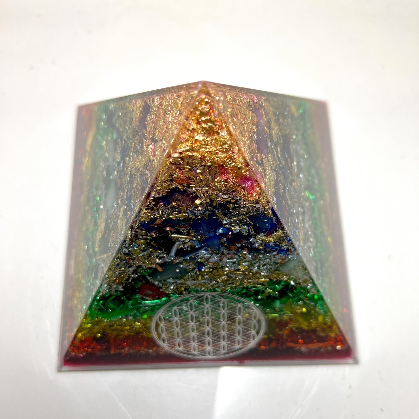 Orgonit 7 Chakren „Regenbogen“ Pyramide Premium