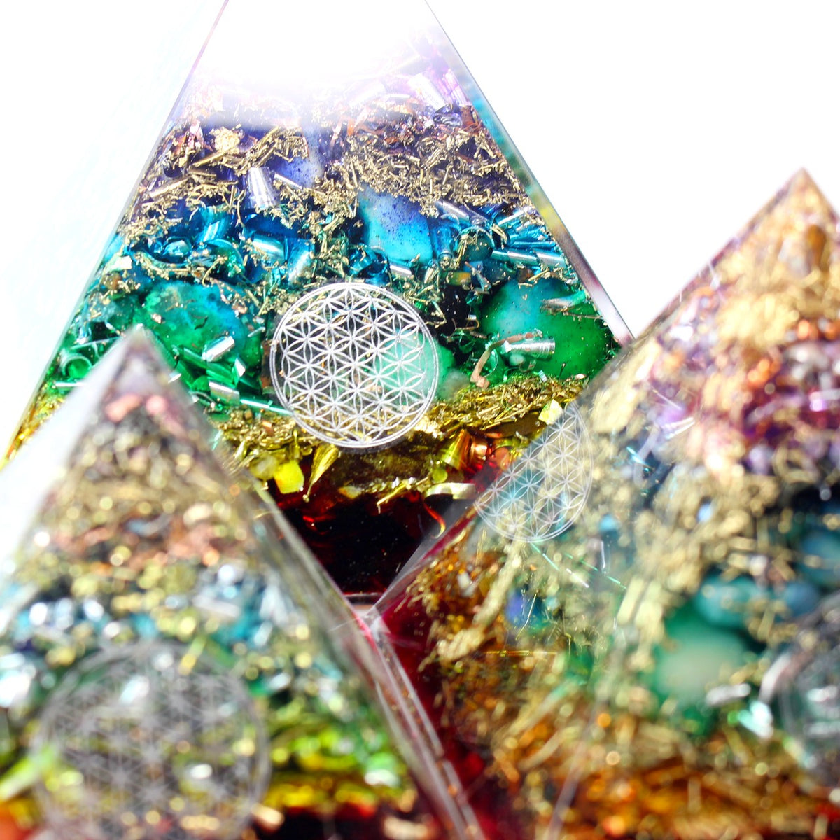 Orgonit 7 Chakren „Regenbogen“ Pyramide Premium